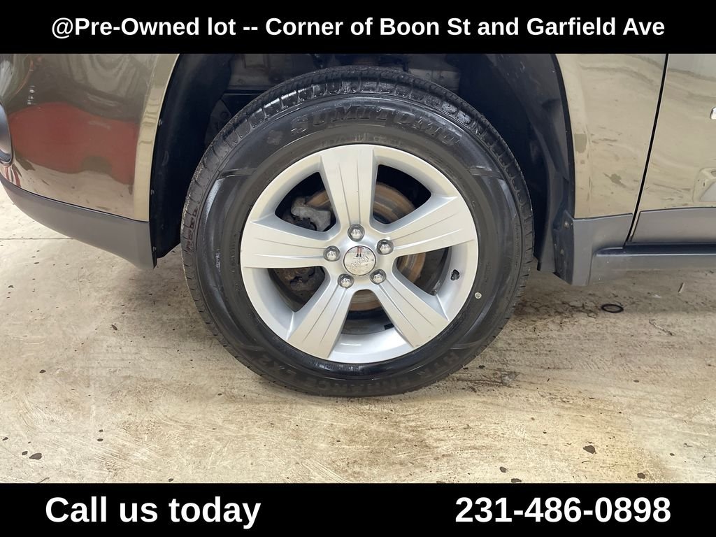 Used 2015 Green Jeep Latitude image 11
