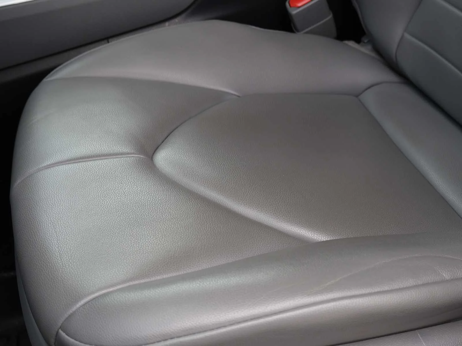 Used 2020 Magnetic Gray Metallic Toyota XLE image 21