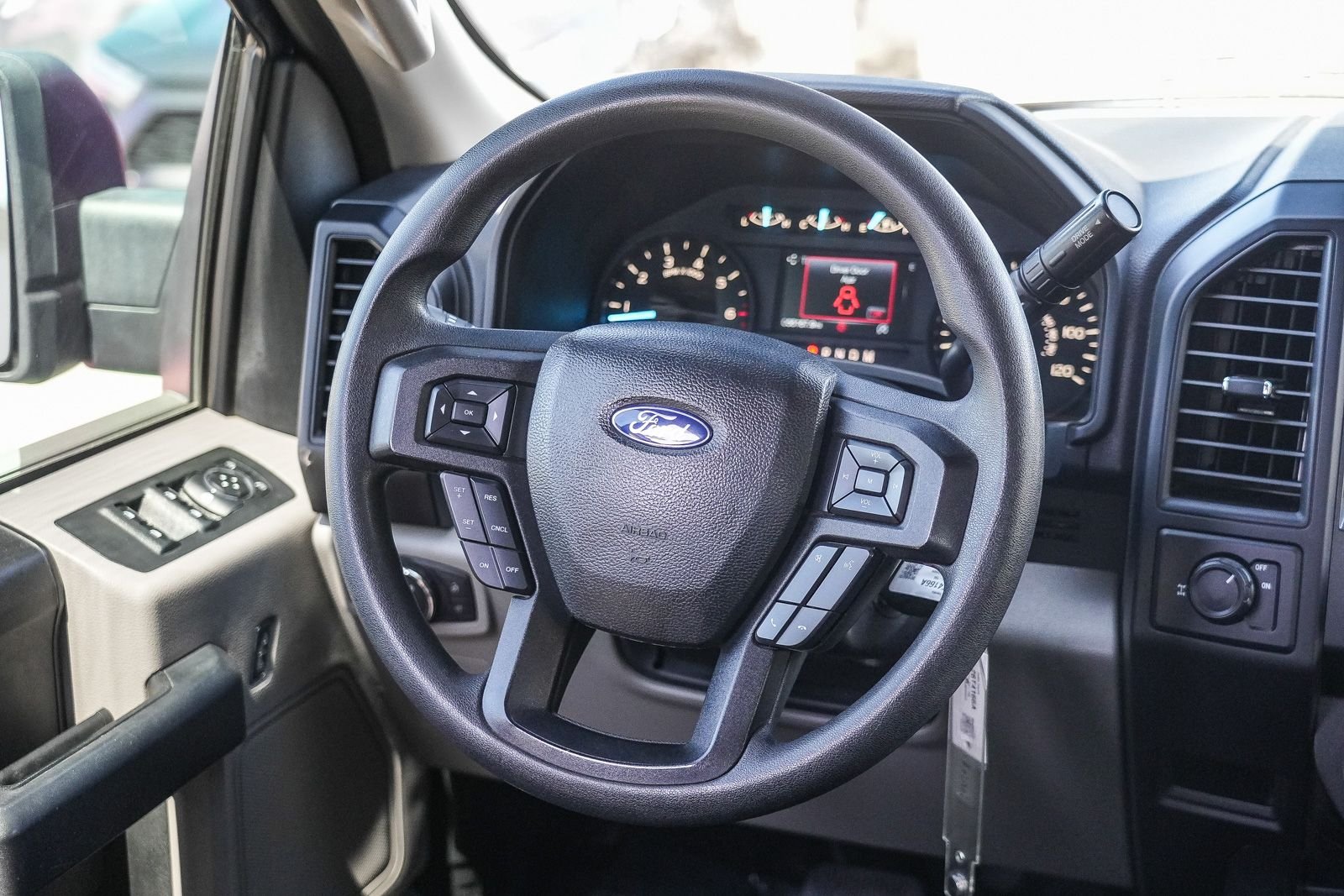 Used 2018 Blue Ford XL image 15