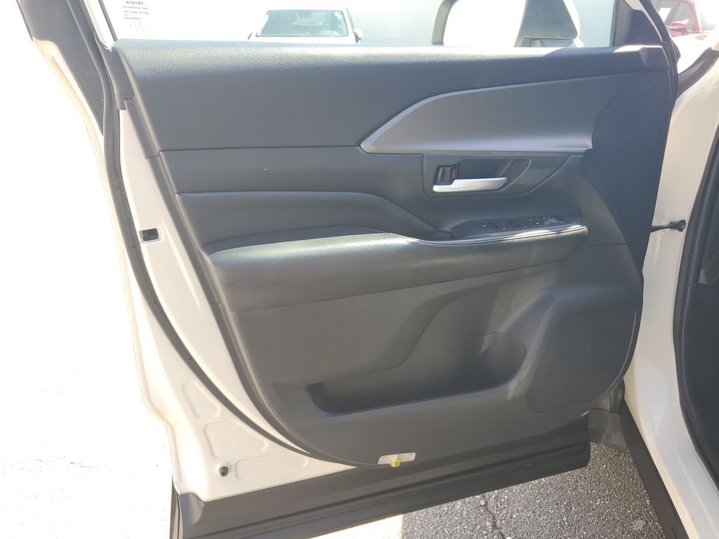 Used 2024 Cream Toyota XLE image 20