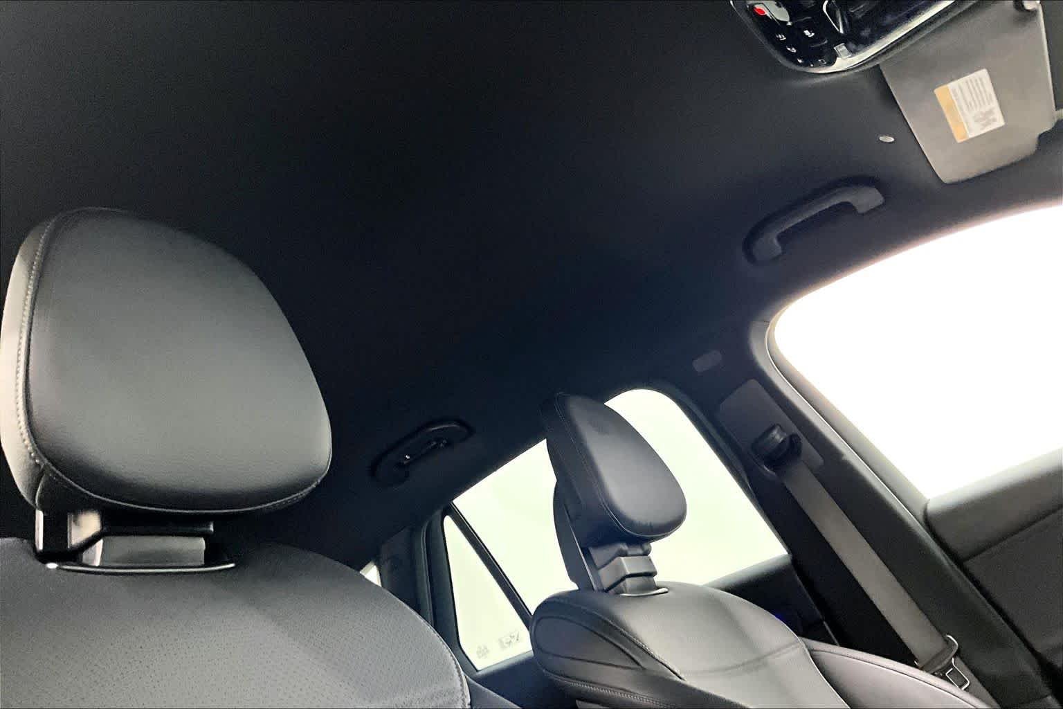 Used 2025 Polar White Mercedes-Benz GLC 300 image 14
