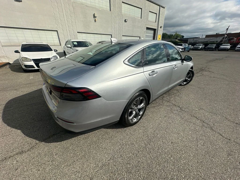Used 2024  Honda EX image 6
