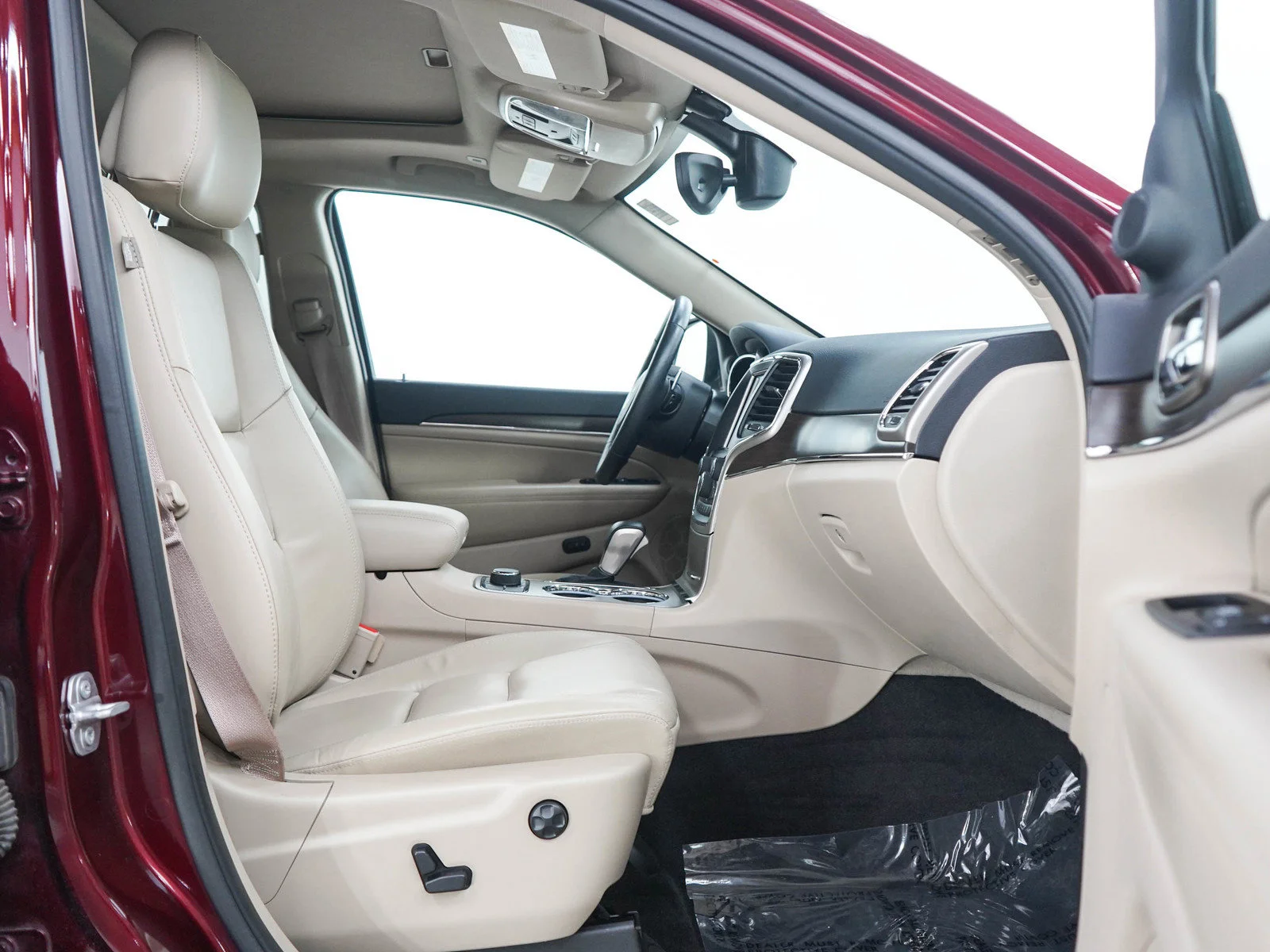 Used 2017 Velvet Red Pearlcoat Jeep Limited image 10