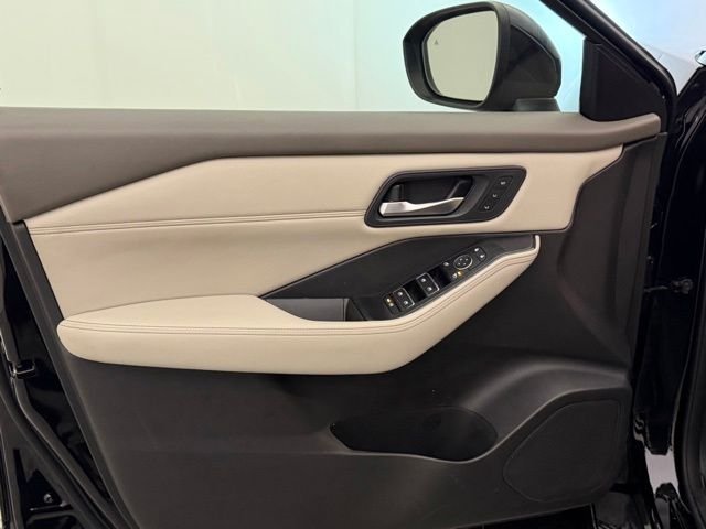 Used 2023 Super Black Nissan SL image 20