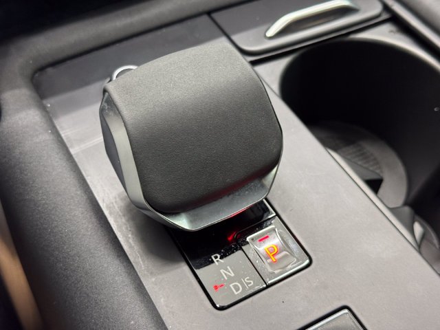 Used 2024 Fuji White Land Rover Dynamic SE image 27