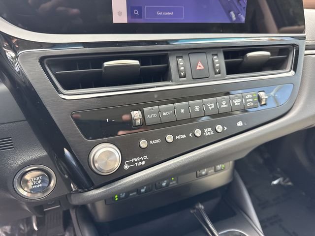 2025 Lexus ES 350 - Photo 19