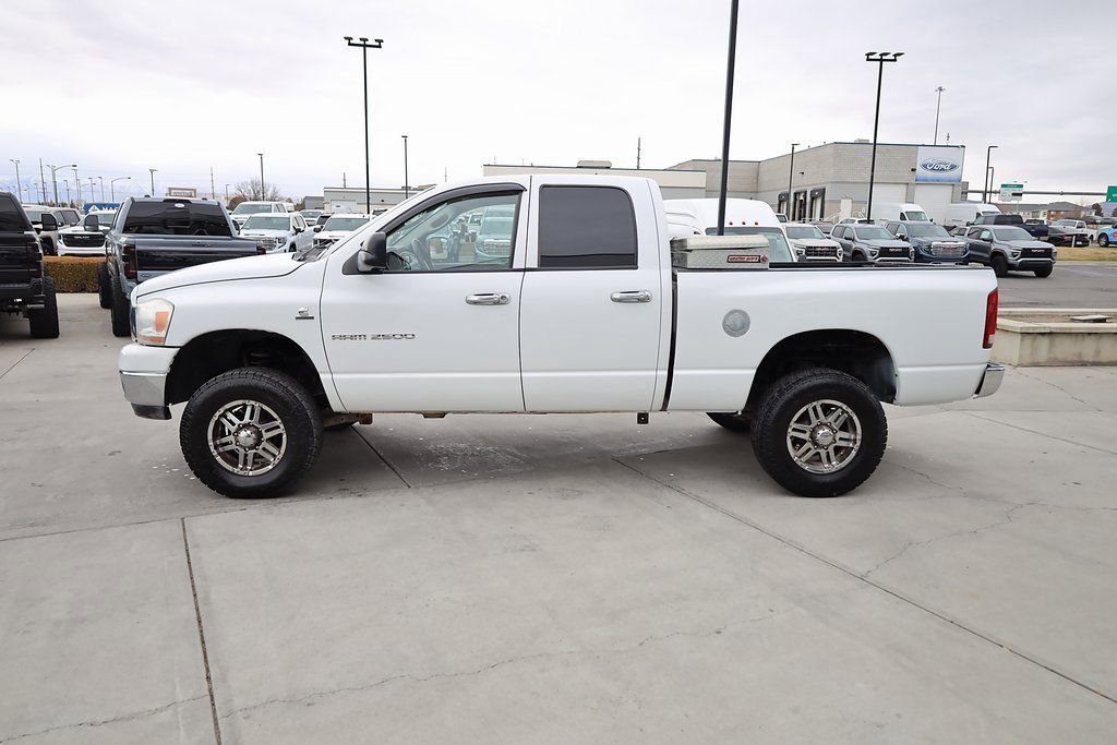 Used 2006 Bright White Dodge SLT image 3