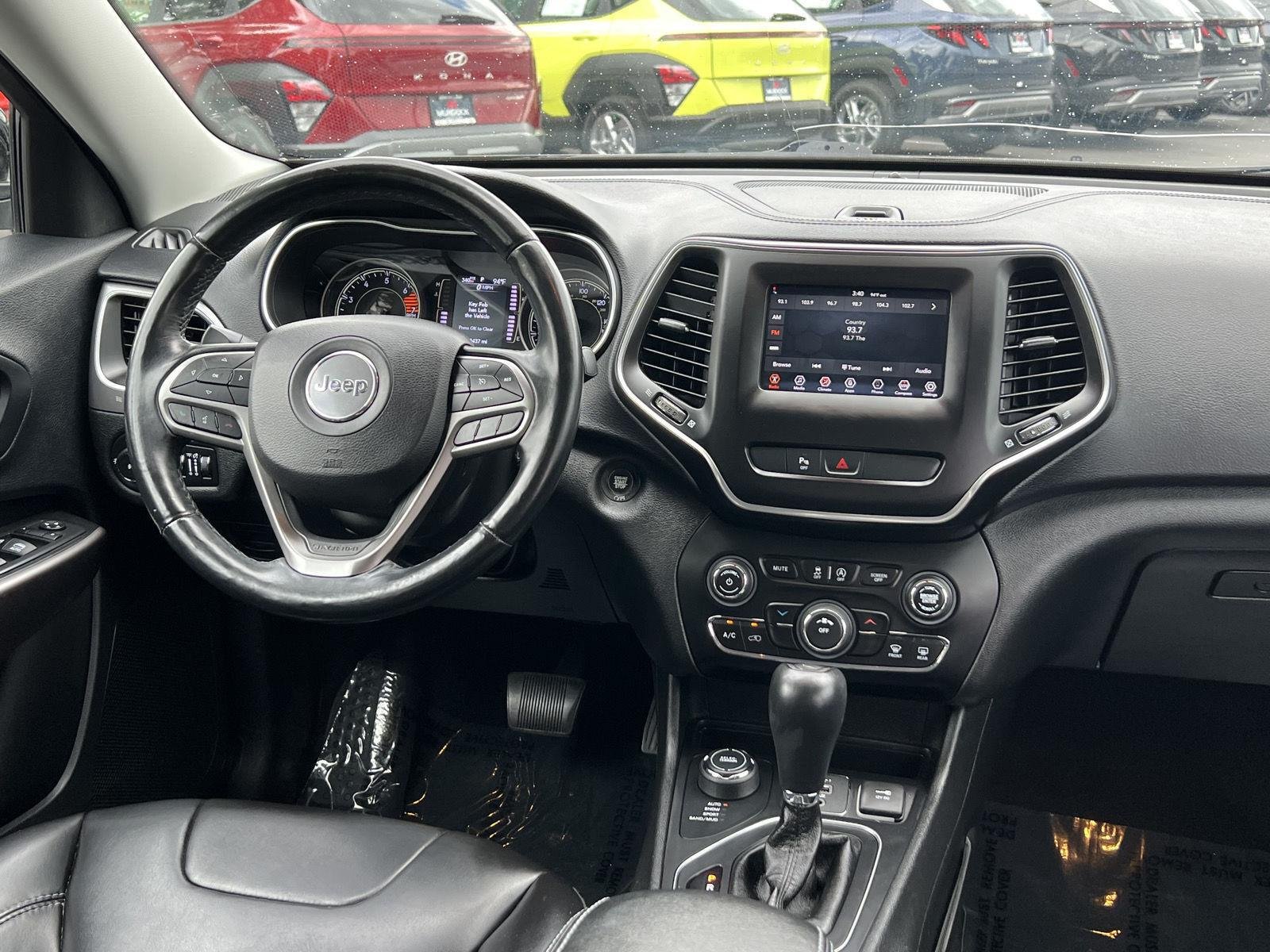 Used 2019 Diamond Black Crystal Pearlcoat Jeep Latitude Plus image 23