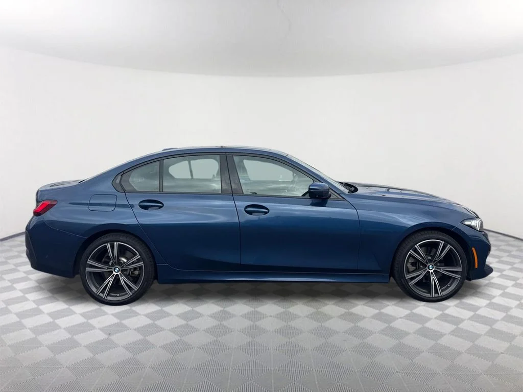 Used 2023 Blue BMW 330i image 3