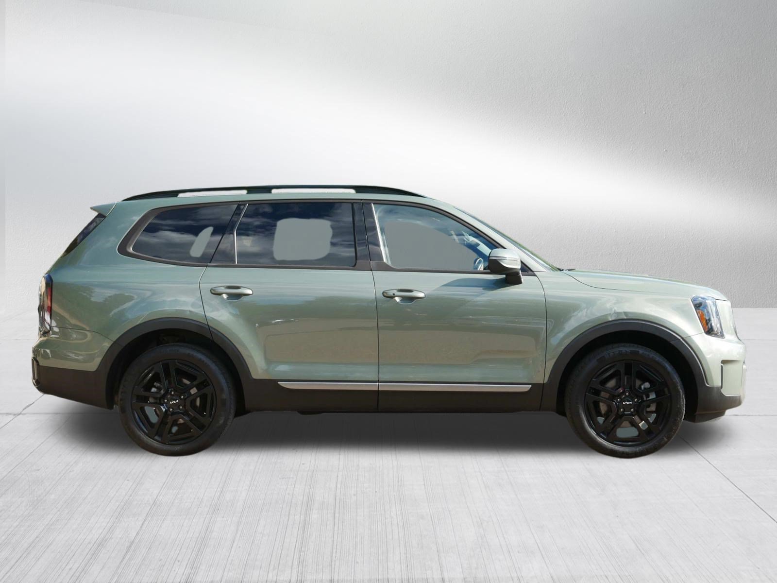 Used 2023 Jungle Green Kia EX X-Line image 8