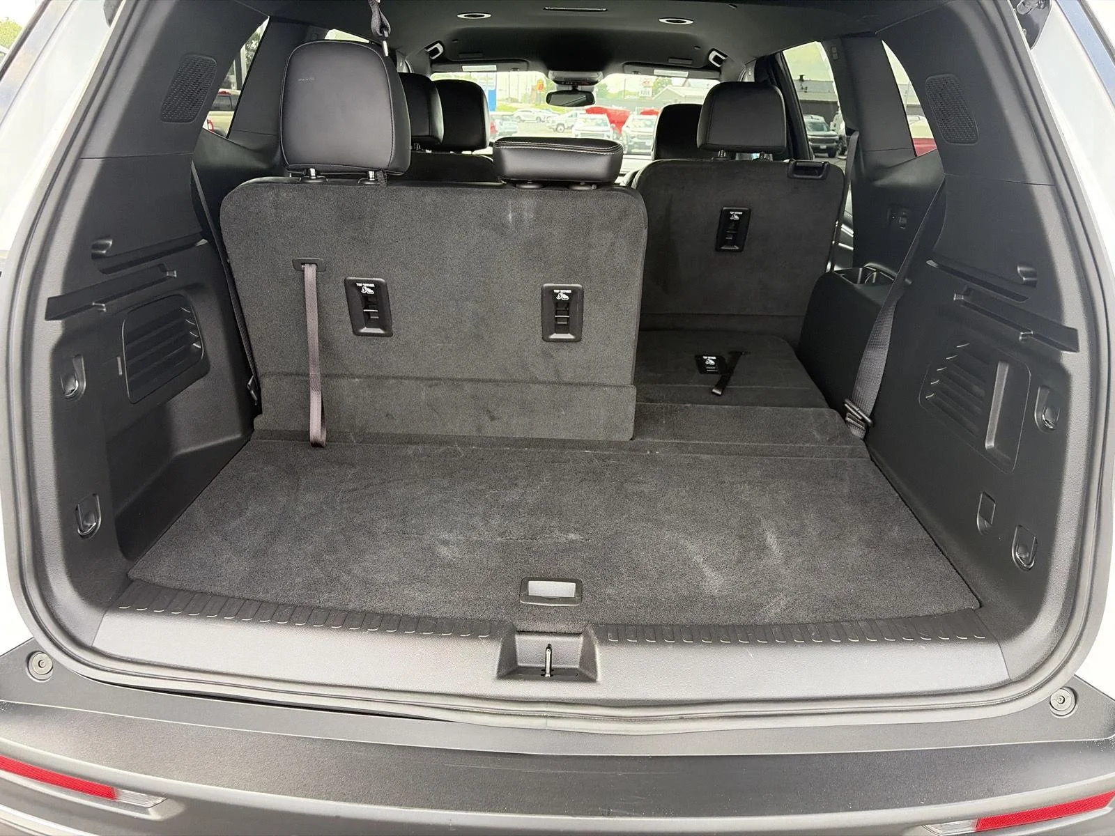 Used 2025 Summit White Buick Preferred image 7