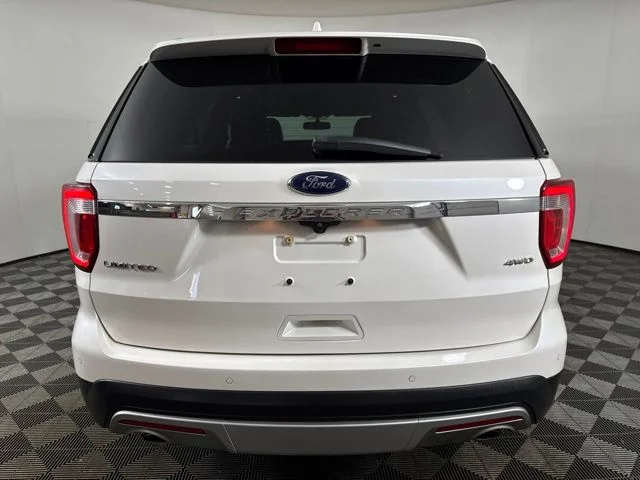 Used 2017 White Ford Limited image 24