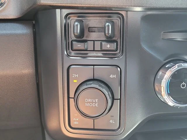 New 2026 White Metallic Ford Platinum image 28