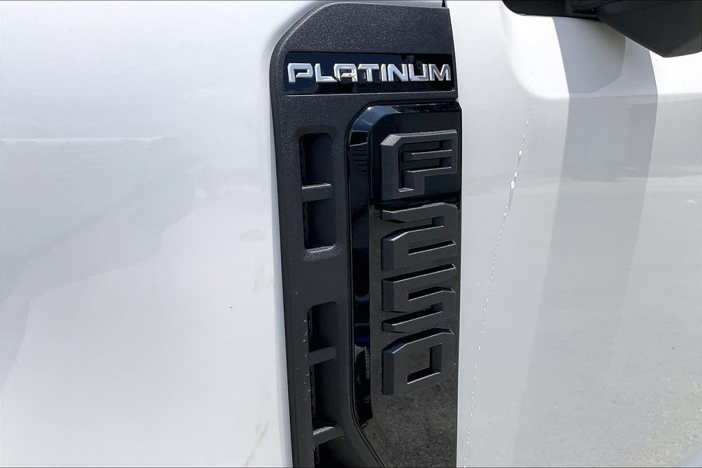 New 2026 Star White Metallic Tri-Coat Ford Platinum image 15