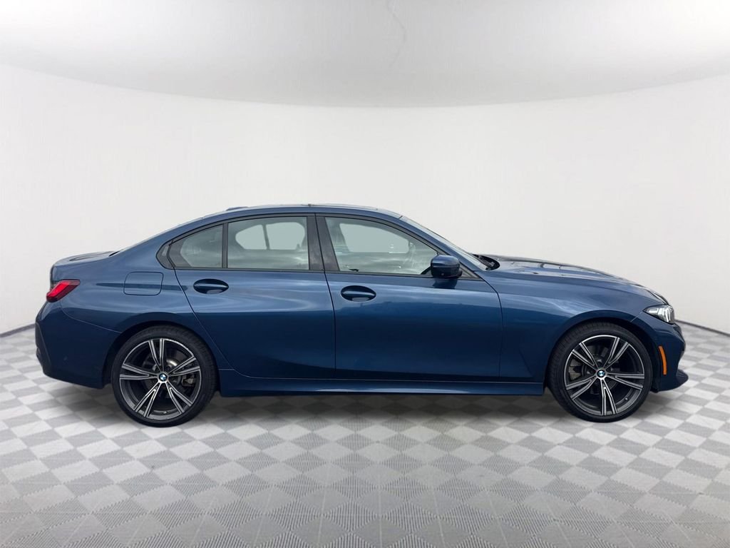Used 2023 Blue BMW 330i image 3
