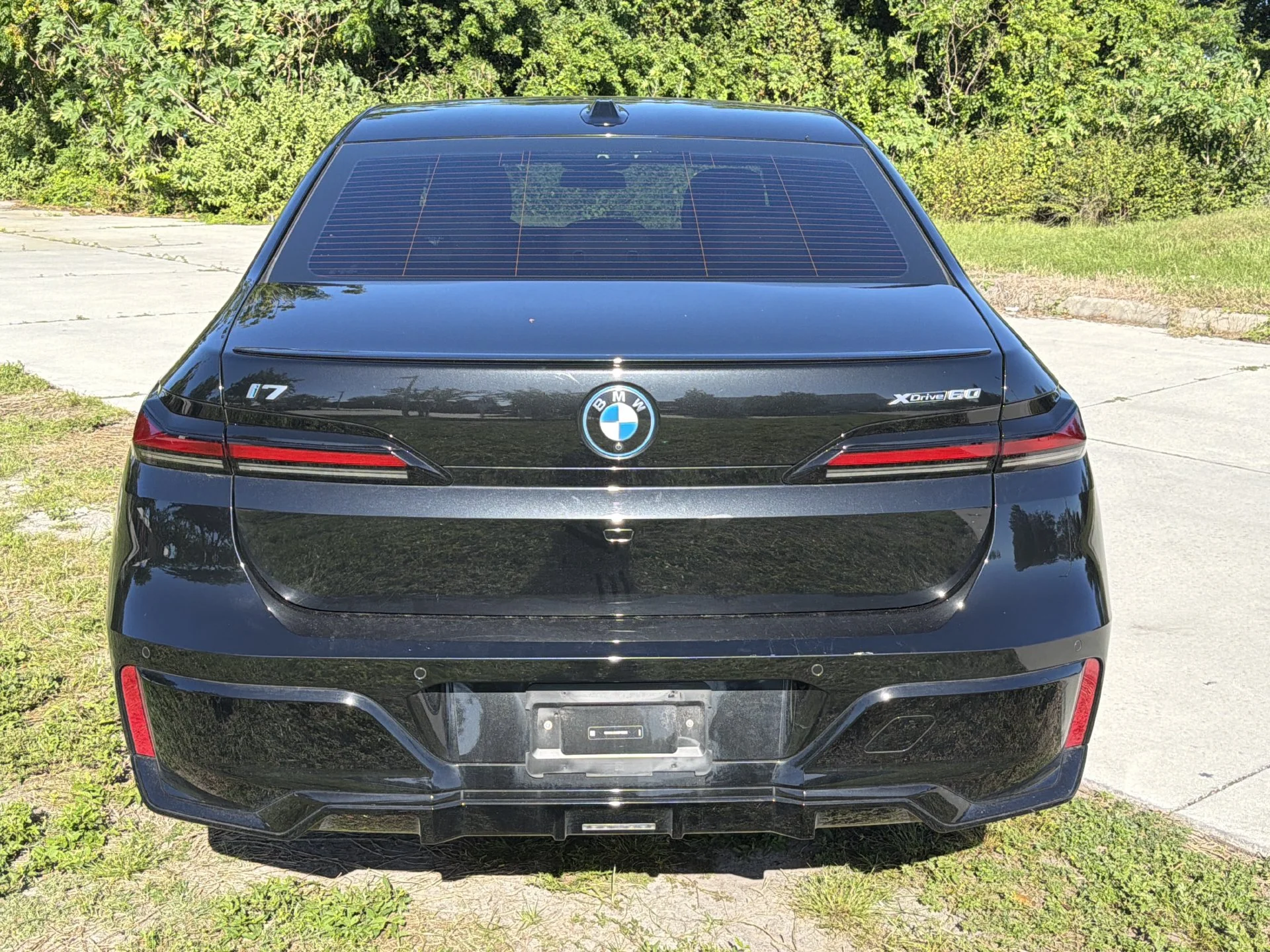Certified Used 2024 Black Sapphire Metallic BMW xDrive60 image 5