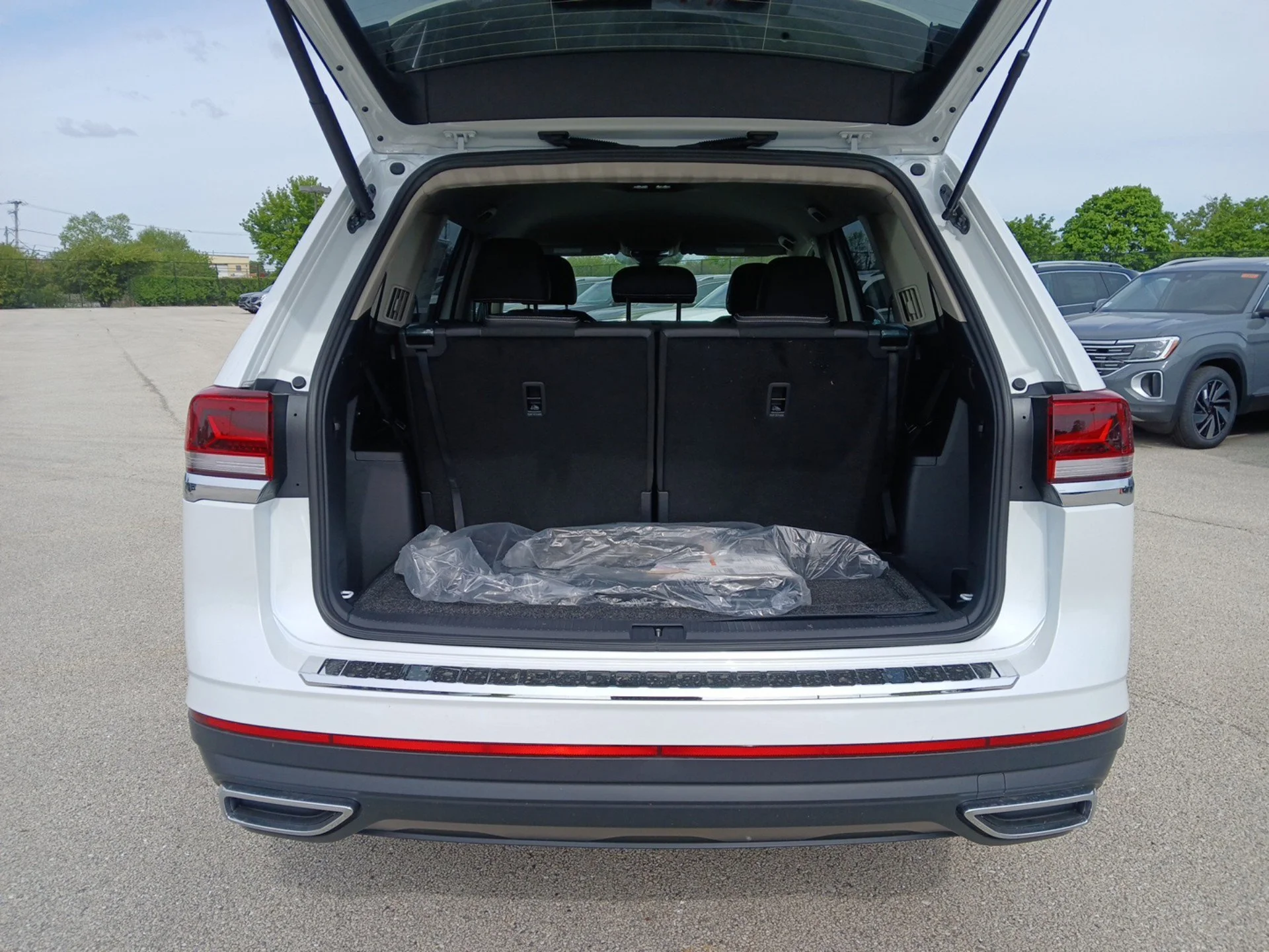 New 2026 Opal White Pearl Volkswagen 2.0T SE image 24