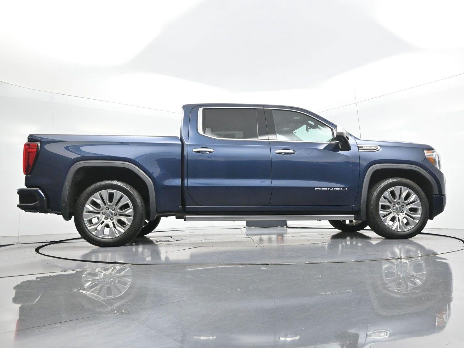 Used 2022 PACIFIC BLUE METALLIC GMC Denali image 53