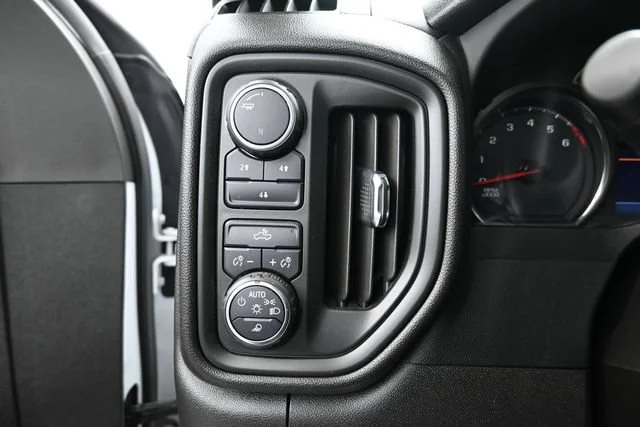 Used 2022 SUMMIT WHITE Chevrolet Custom image 13