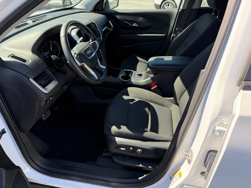 Used 2023 SUMMIT WHITE GMC SLE image 15