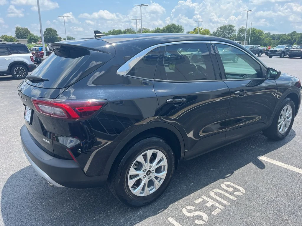 Used 2023 Black Metallic Ford Active image 5