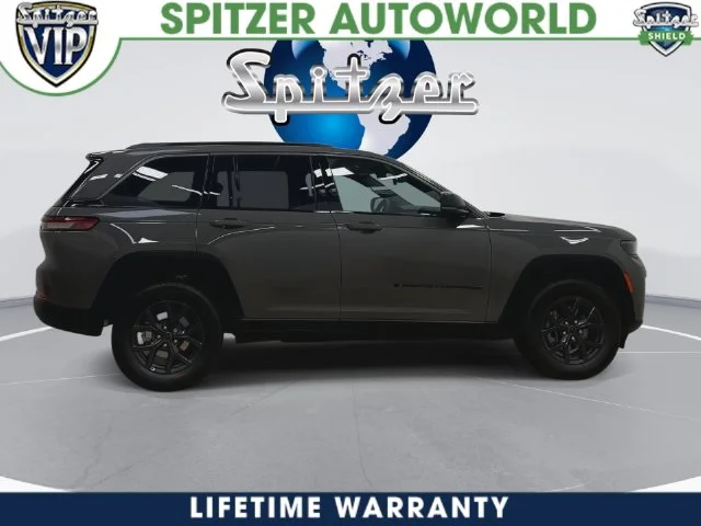 New 2027 Sting-Gray Clear-Coat Paint Jeep Laredo Altitude image 17