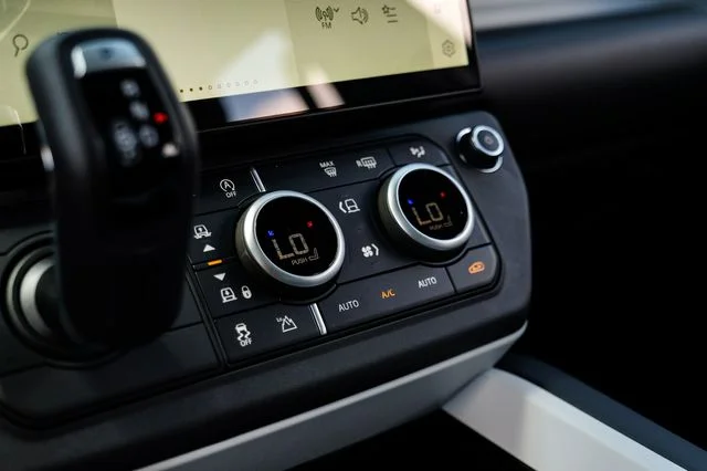New 2026  Land Rover X-Dynamic SE image 31