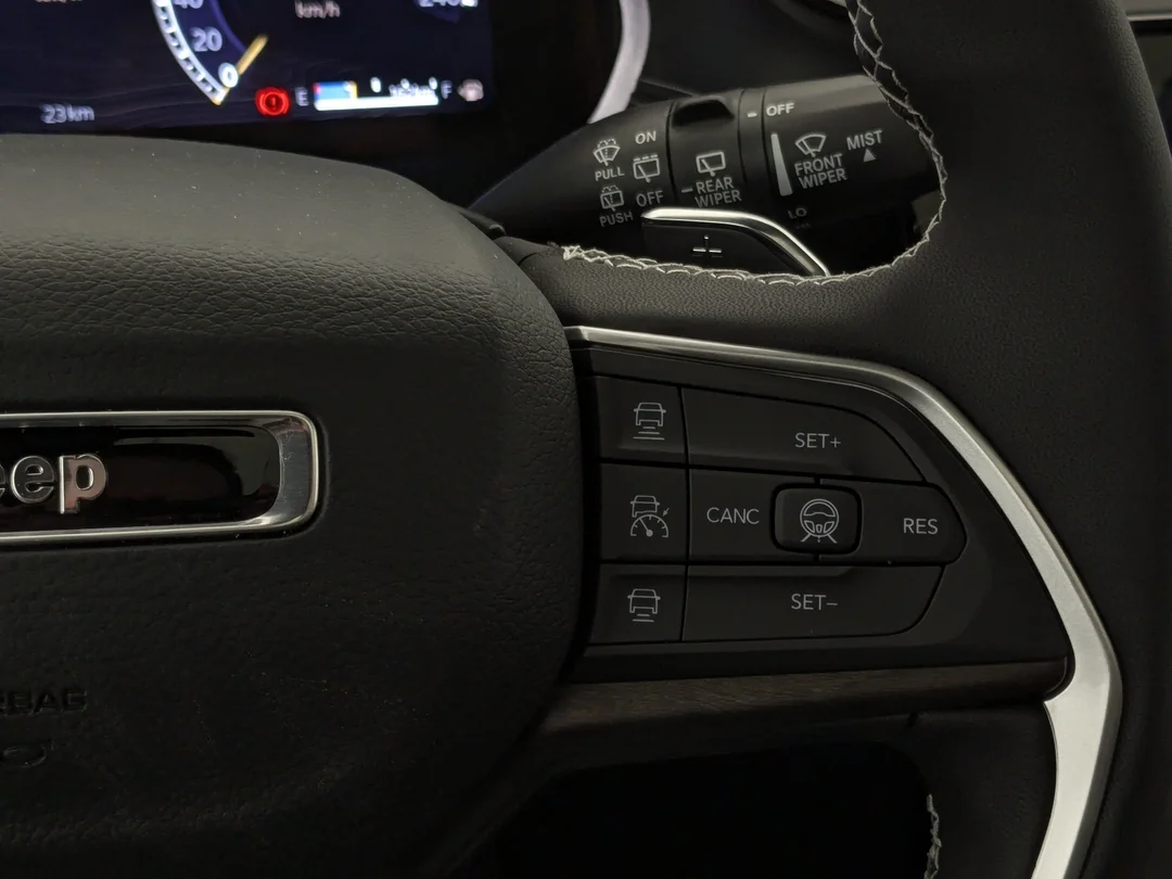 New 2026 Black Jeep Limited Reserve - - 4x4 - Pano Sunroof - Nappa Lthr - Vent Seats - Tow Pkg - Remote Start & More! image 18