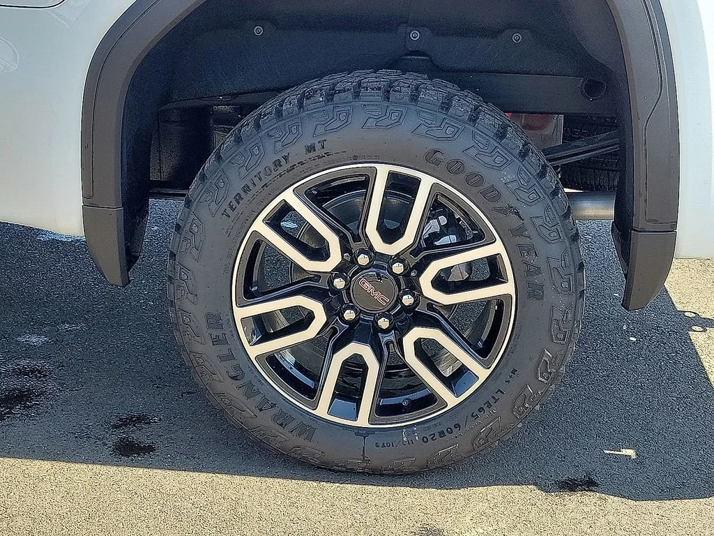 2026 GMC Sierra 1500 AT4 - Photo 10