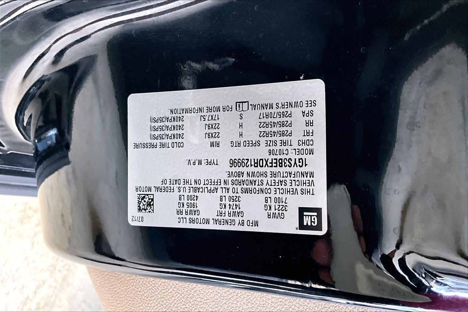 Used 2013 Black Raven Cadillac Luxury image 31