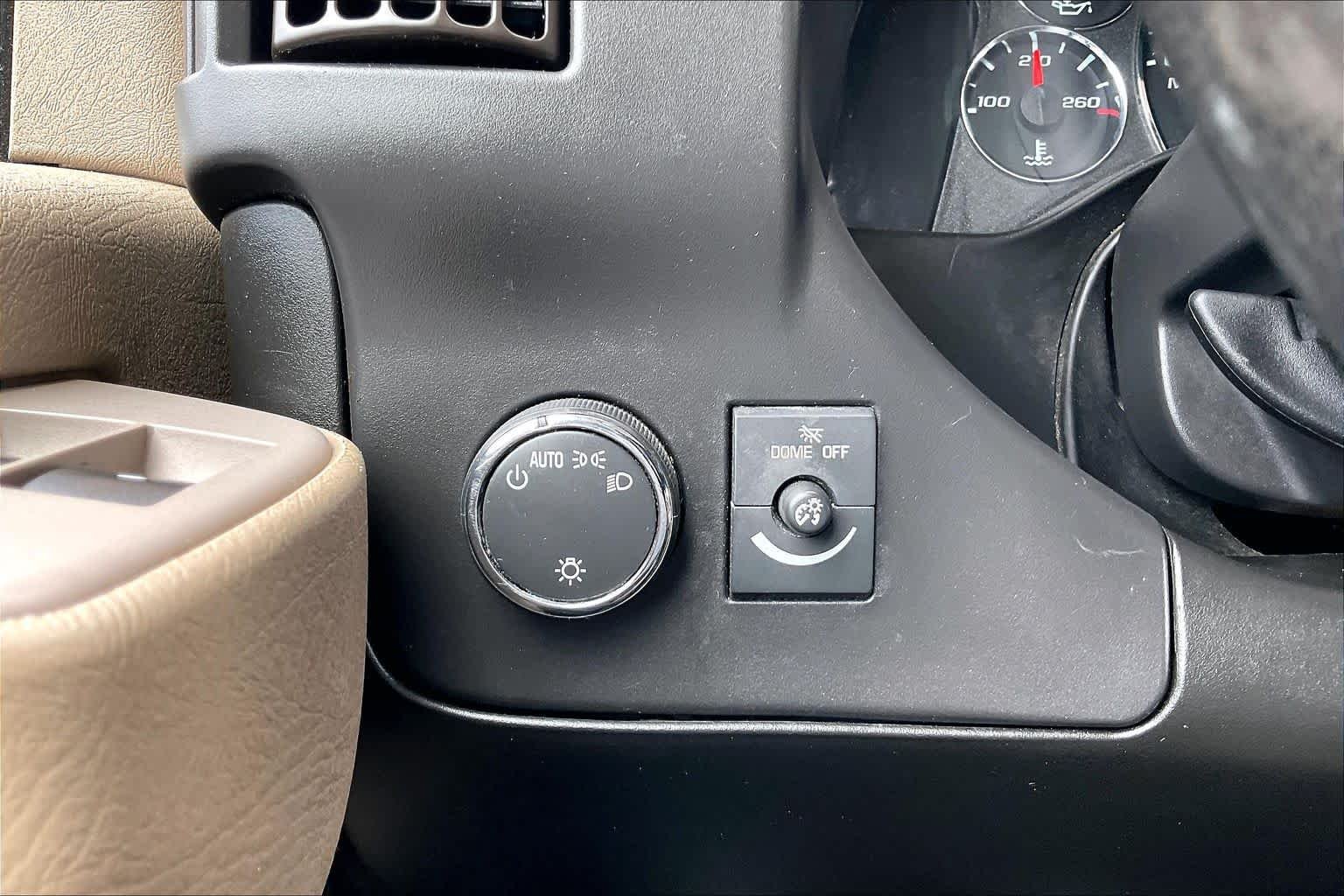 Used 2021 Summit White Chevrolet  image 29