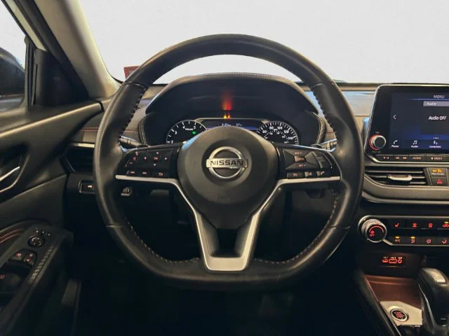 Used 2020 White Nissan 2.0 SR image 13