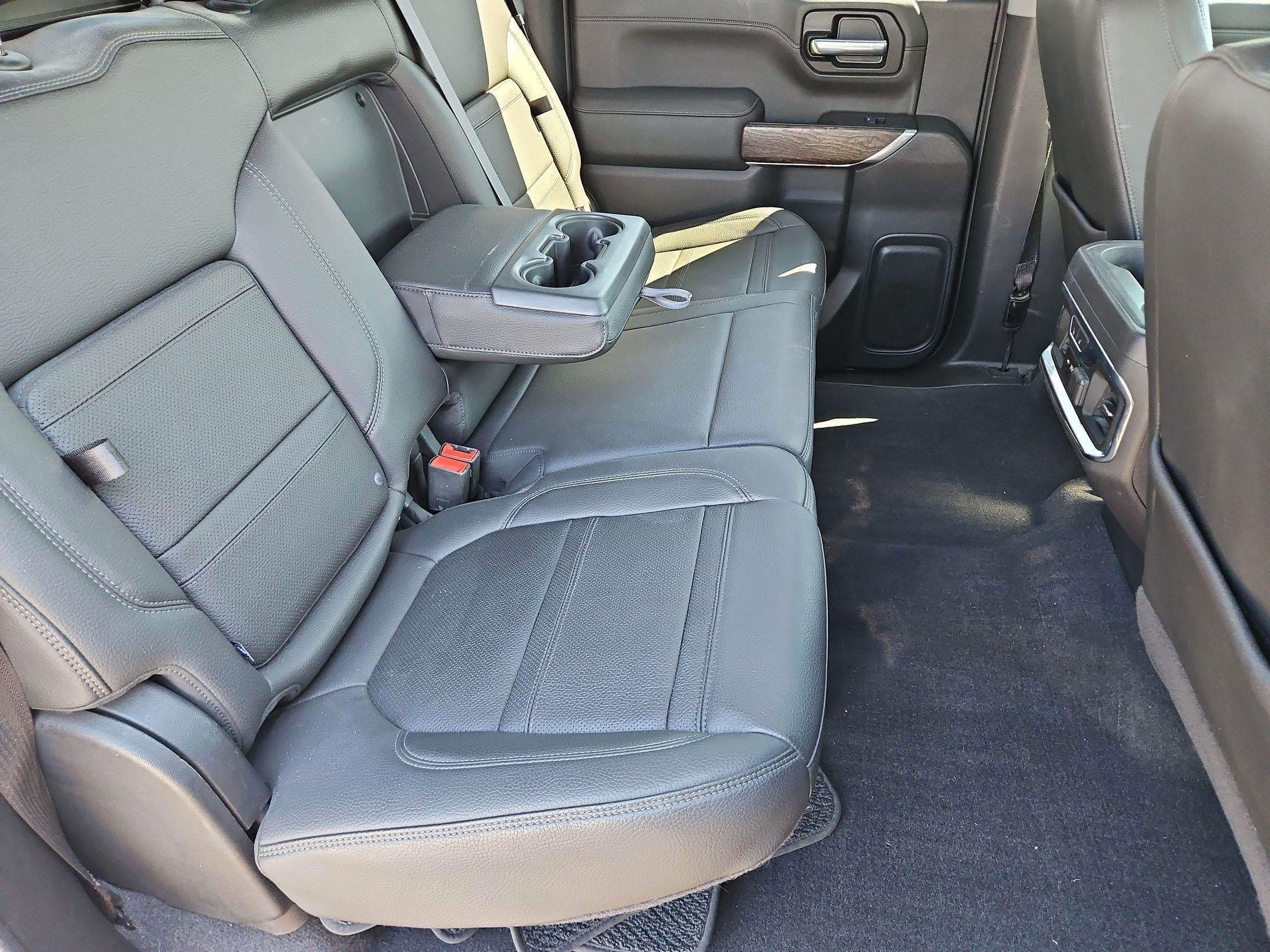 Used 2020 White Frost Tricoat GMC Denali image 29