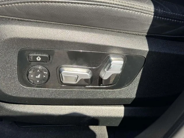 Used 2020 Gray BMW xDrive40i image 25