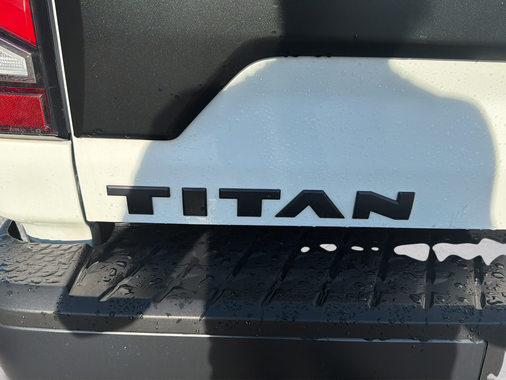 Used 2021 White Nissan PRO-4X image 17