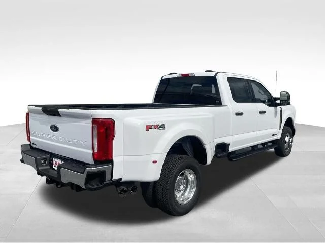 New 2026 Oxford White Ford F-350® XLT image 10