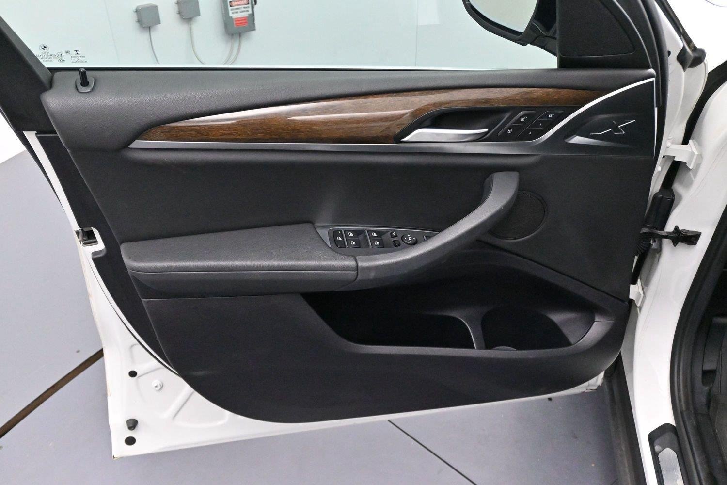 Used 2019 Alpine White BMW sDrive30i image 9