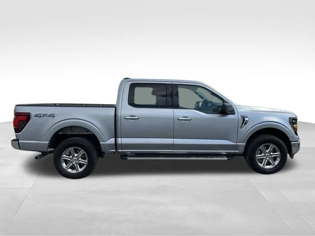 Used 2025 Silver Ford XLT image 4