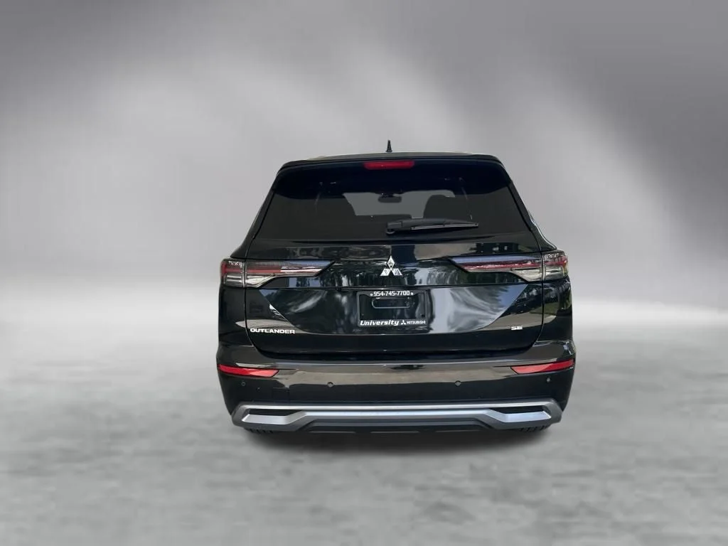 New 2026 Black Mitsubishi SE image 5