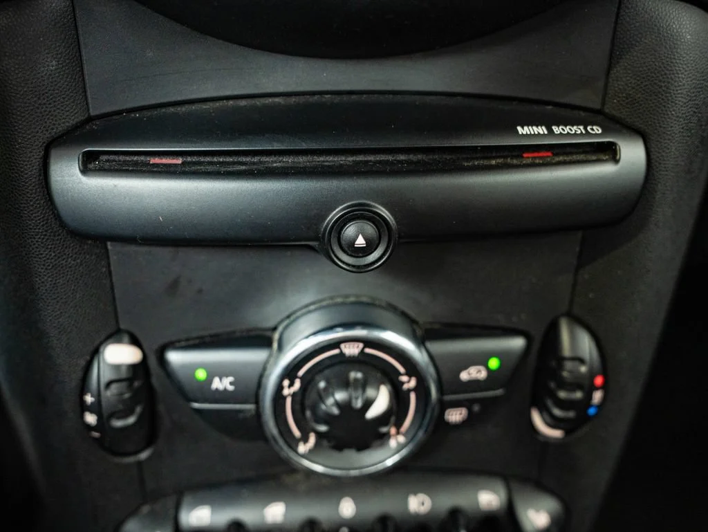 Used 2014 White Silver MINI  image 29