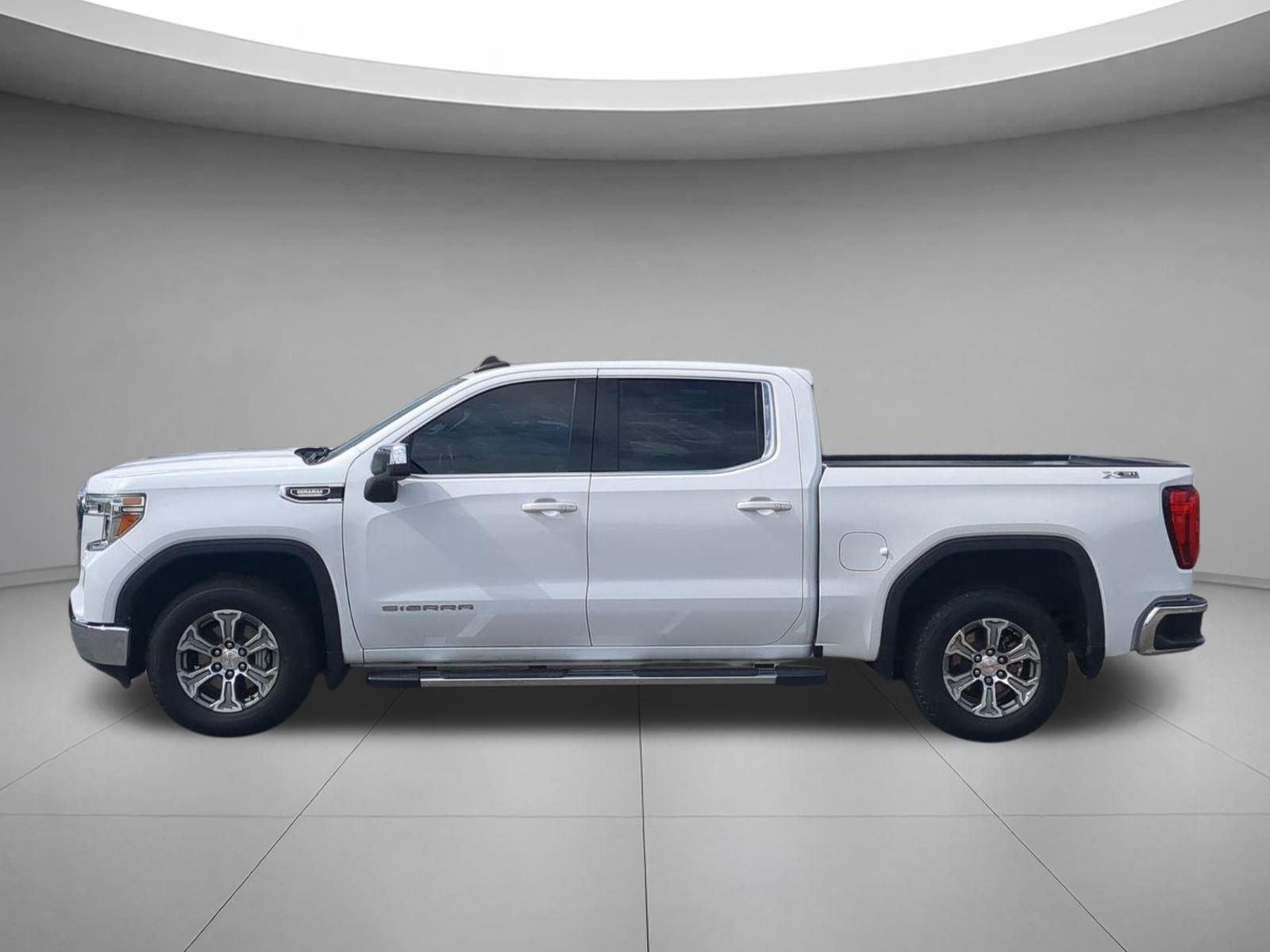 Used 2021 Summit White GMC SLE image 2