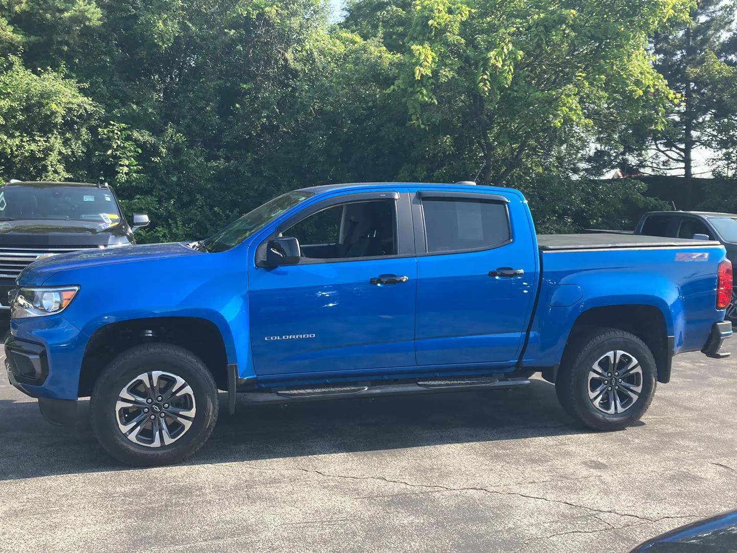 Used 2022 Bright Blue Metallic Chevrolet 4WD Z71 image 4