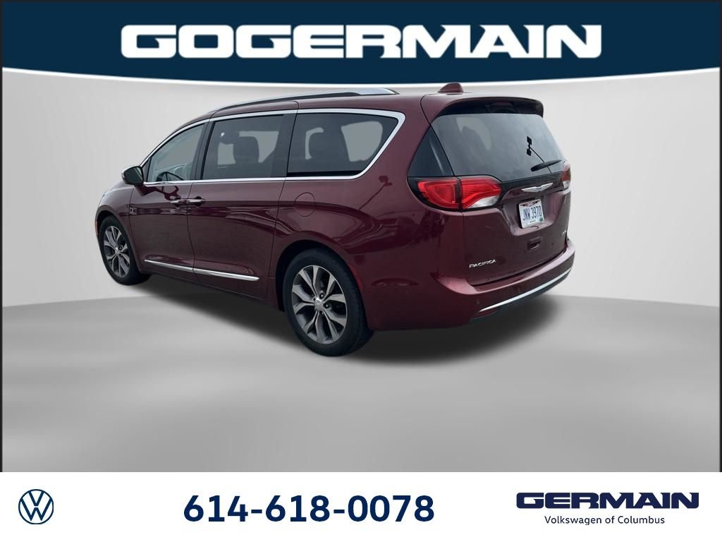Used 2018 Velvet Chrysler Limited image 5