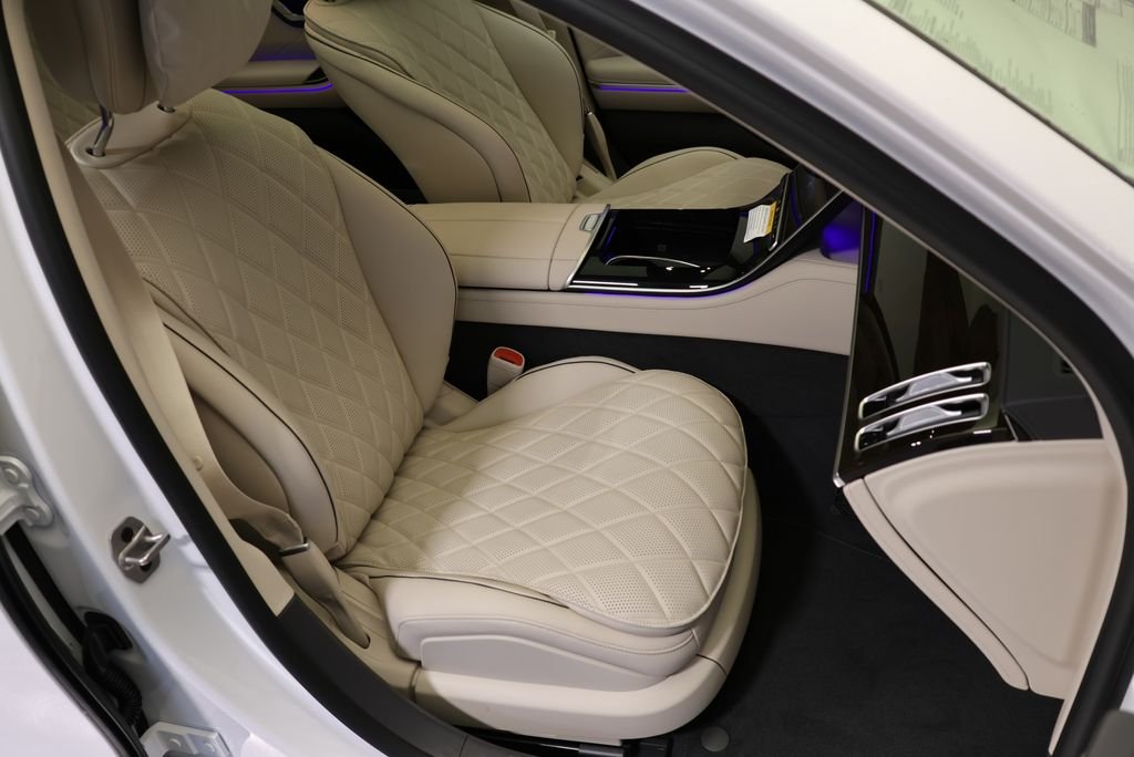New 2026 MANUFAKTUR Moonlight White Metallic Mercedes-Benz S 580 image 48