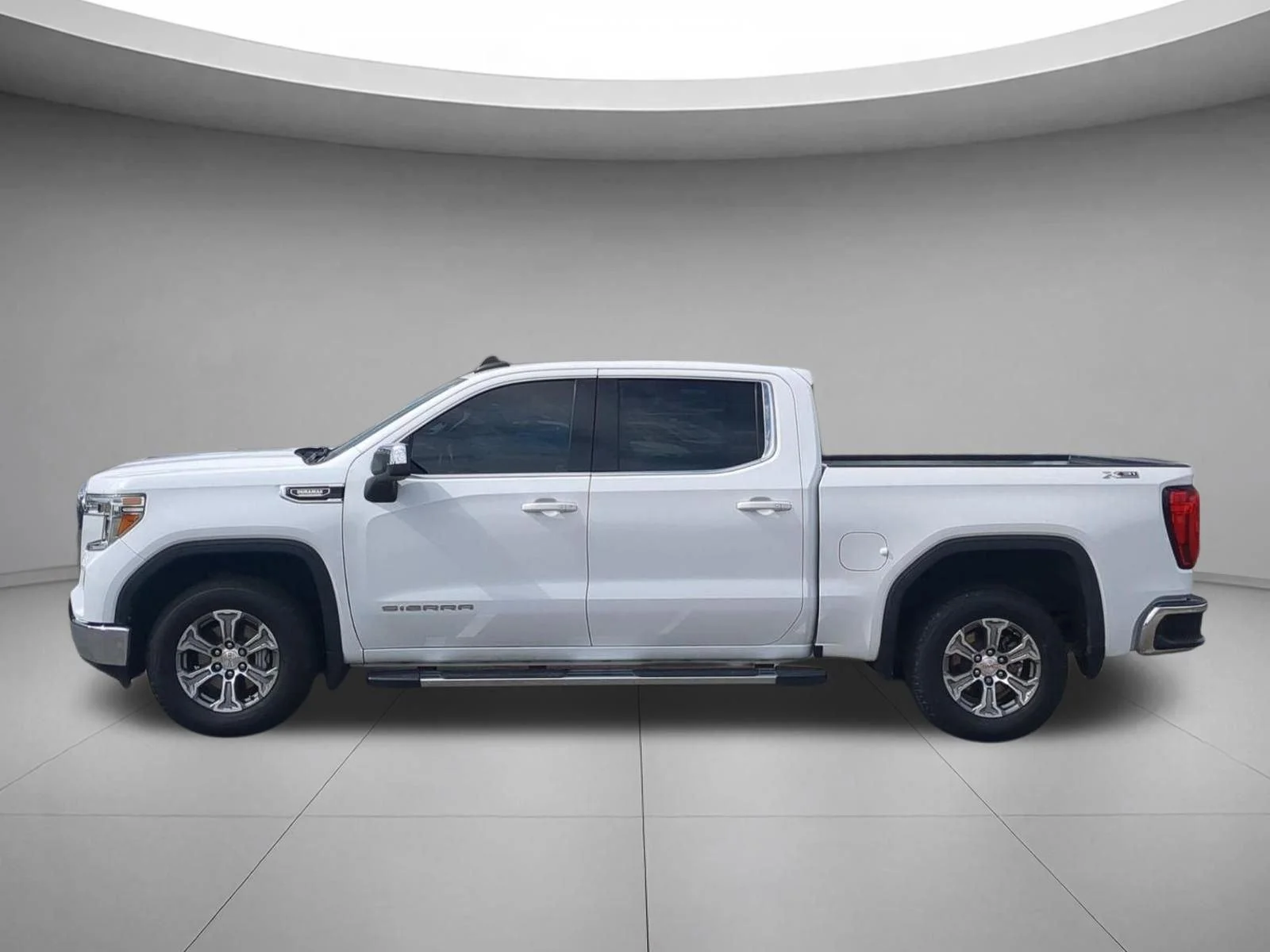 Used 2021 Summit White GMC SLE image 2