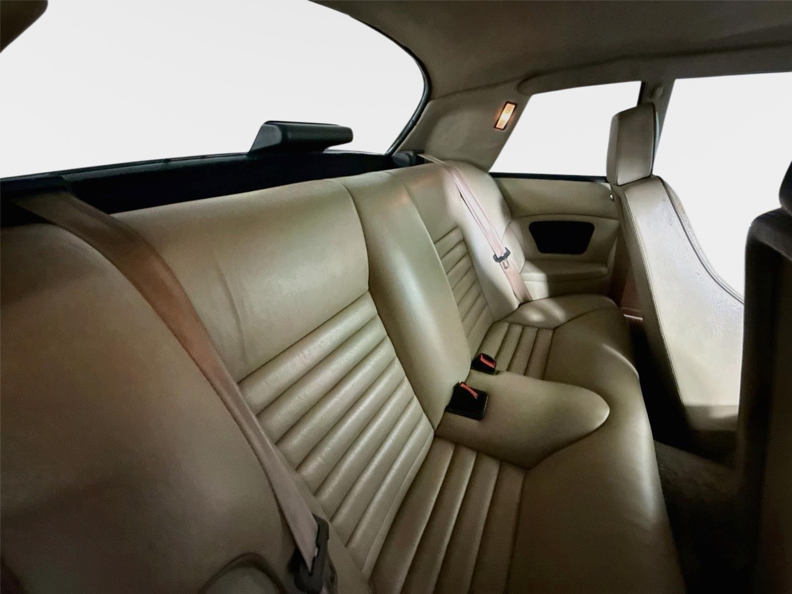 Used 1991 White Jaguar V12 image 21