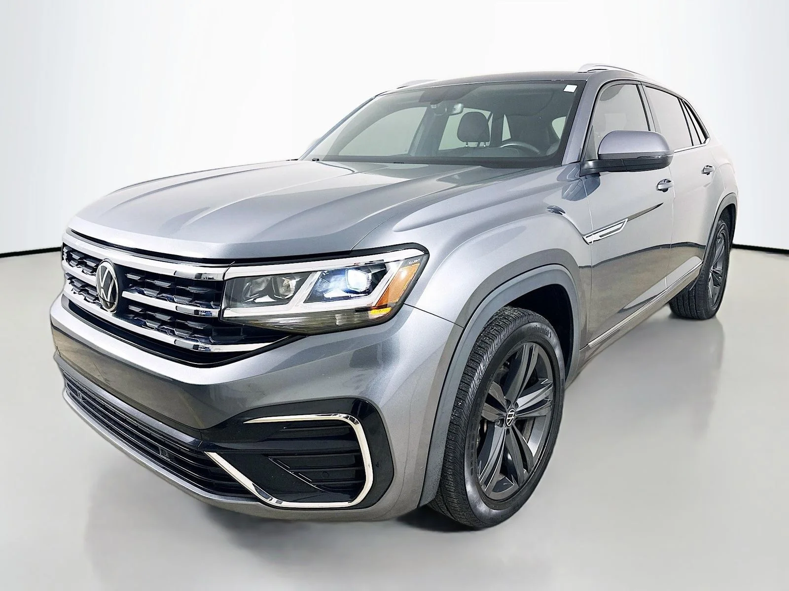 Used 2020 Gray Volkswagen  image 1