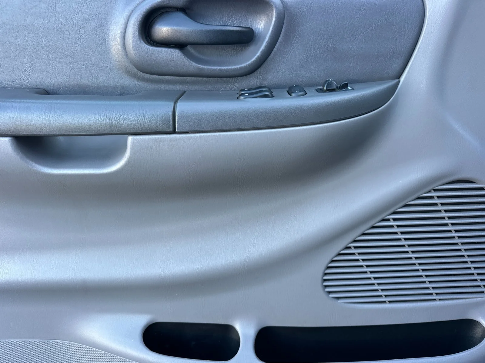 Used 1999 White Ford XLT image 11