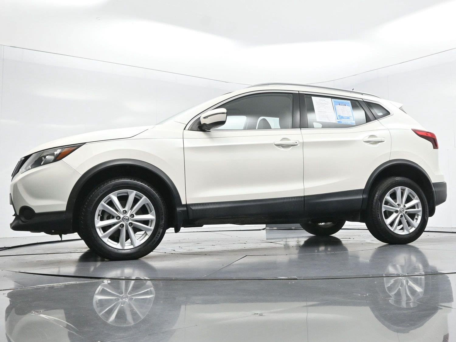 Used 2018 Pearl White Nissan SV image 41