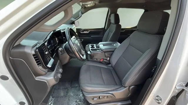 Used 2025 Summit White Chevrolet LT image 20
